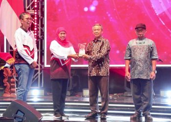 khofifah tugu jatim