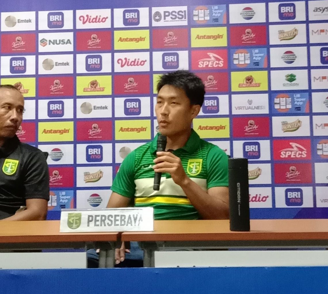 Pemain Asing Persebaya, Song Ui-young Balas Cinta Bonek Bonita 1 persebaya tugu jatim