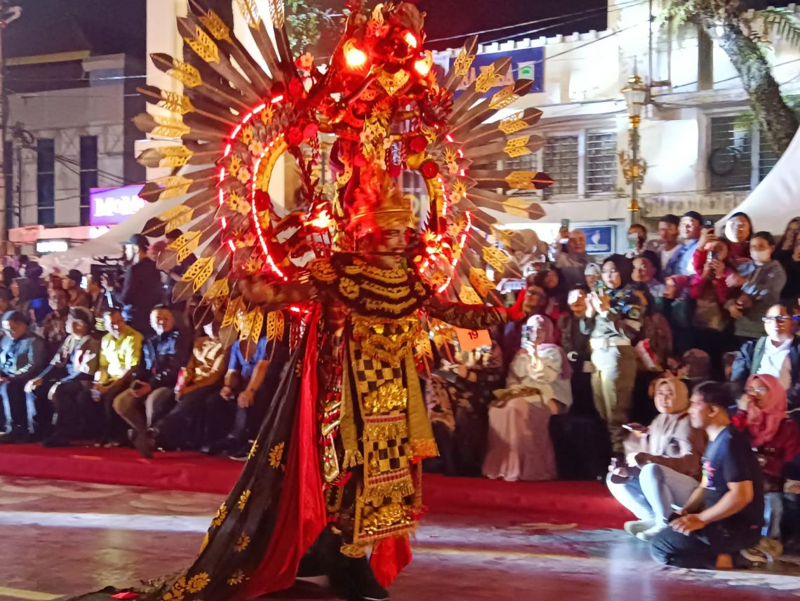 karnaval tugu jatim