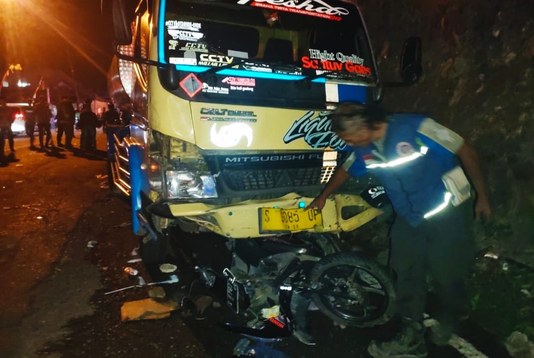 Truk Tangki Air Hantam Kerumunan Karnaval di Mojokerto, 2 Orang Meninggal 1 karnaval di mojokerto tugu jatim