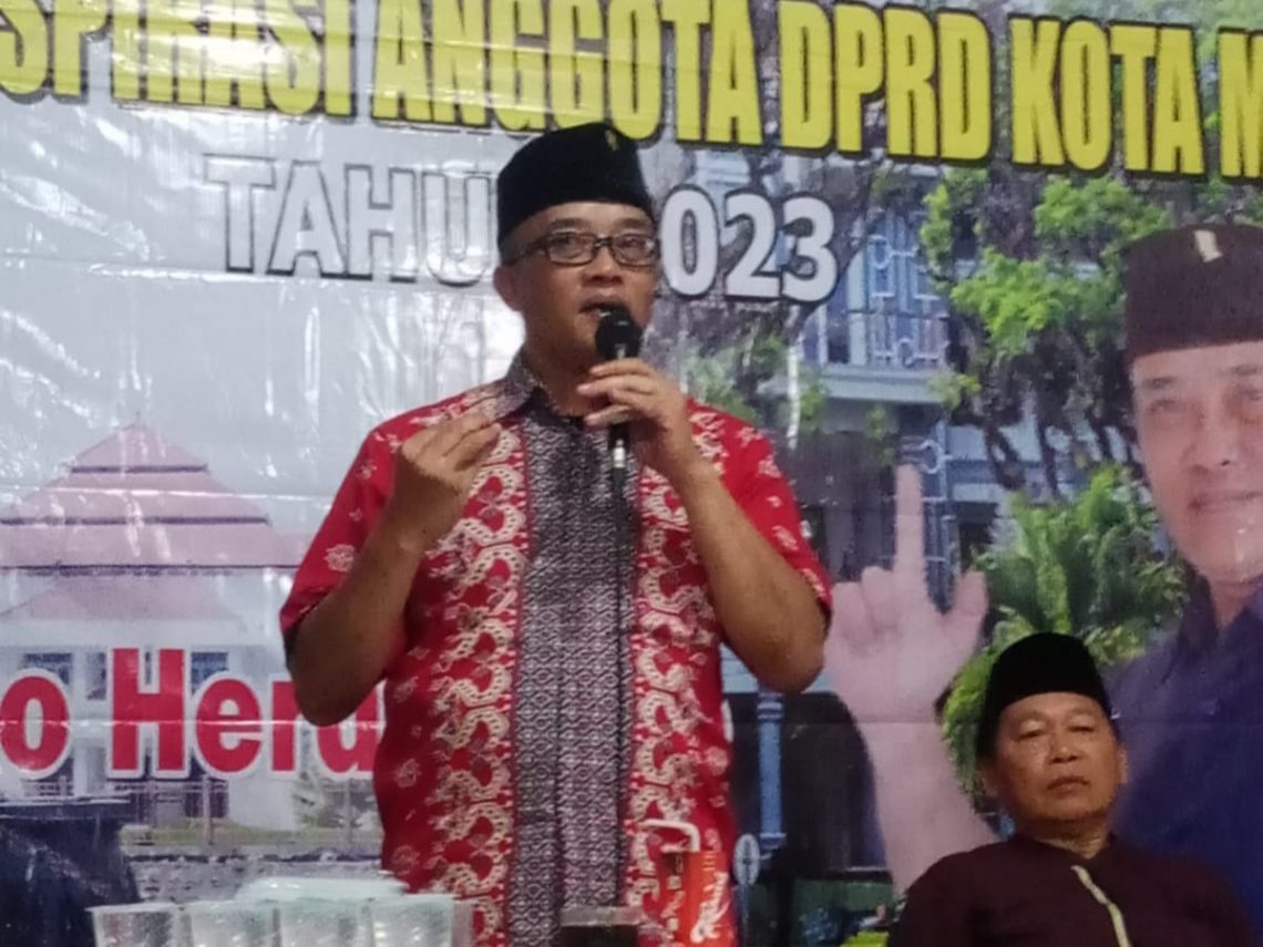 DPRD Kota Malang Dapat Keluhan Warga Soal Jalan Rusak Hingga Keranda Jenazah 1 Anggota Komisi C DPRD Kota Malang, Eko Herdiyanto melakukan kegiatan Serap Aspirasi. Foto: dok Eko Herdiyanto