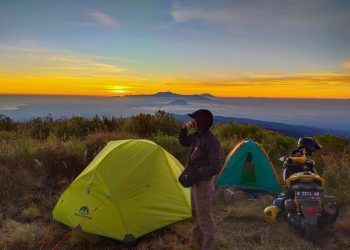 Keindahan Negeri di Atas Awan dari Puncak B29 Lumajang