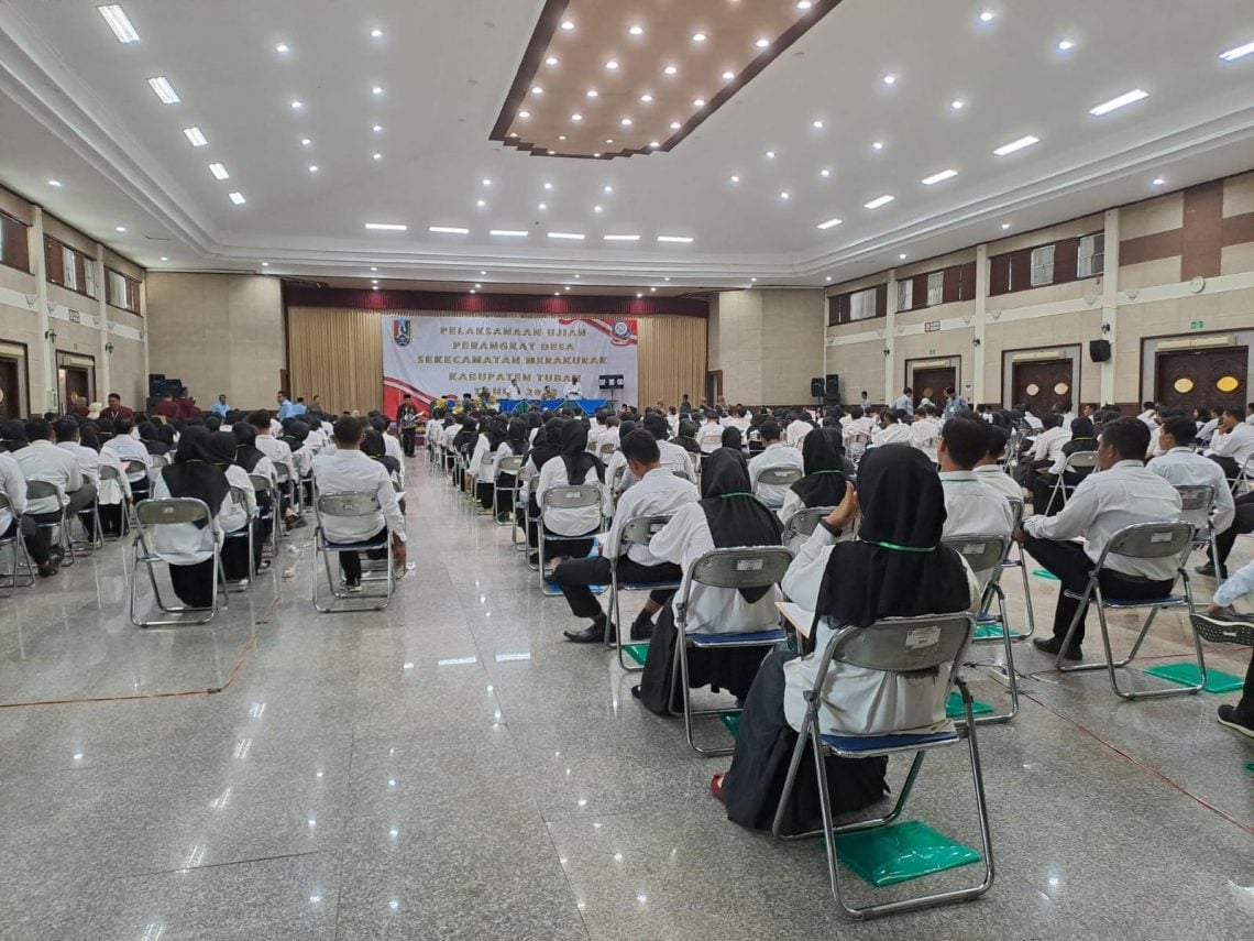 Perangkat desa.