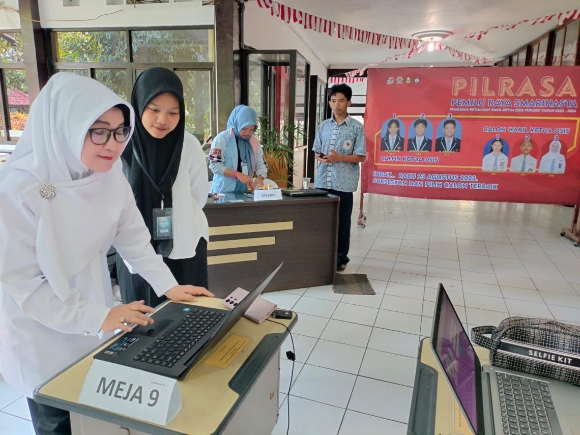 Gebyar Panen Karya SMAN 8 Malang Sukses, Para Pelajar Gali Potensi Diri lewat Bisnis hingga Seni 1 SMAN 8 Malang.