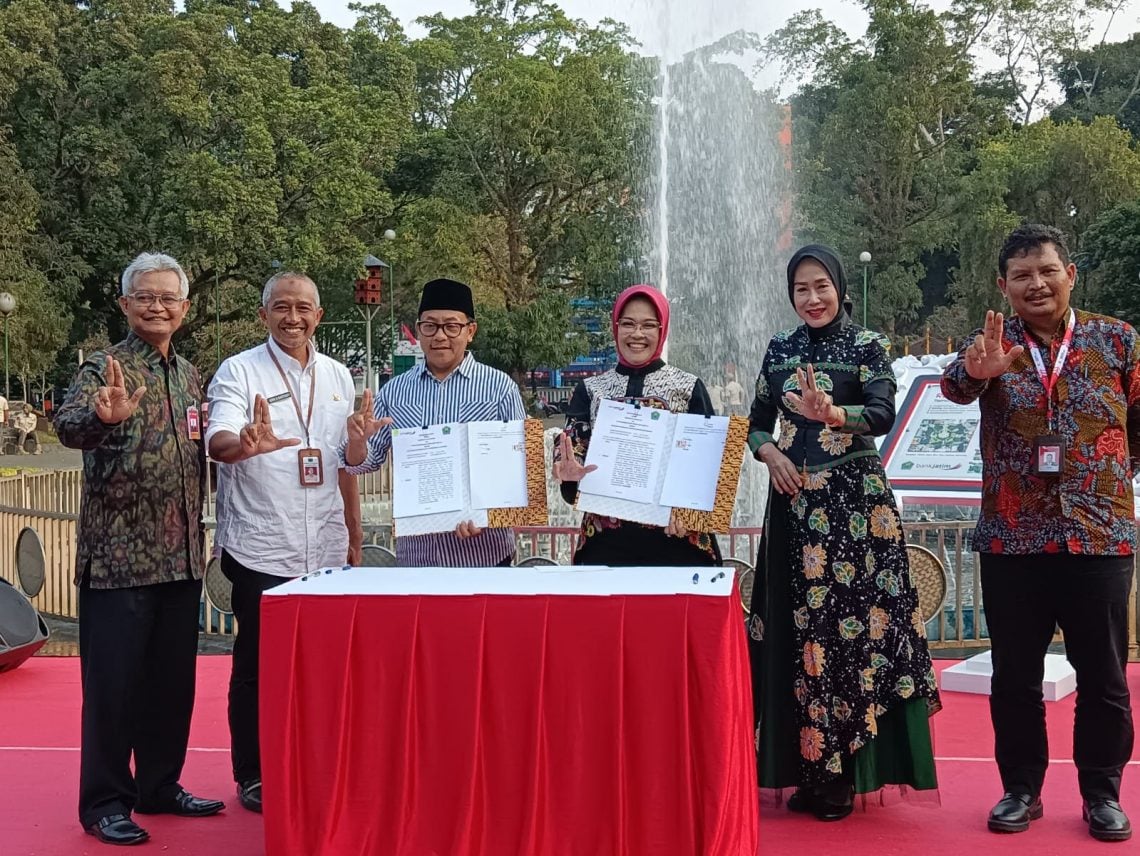 Alun-Alun Merdeka.