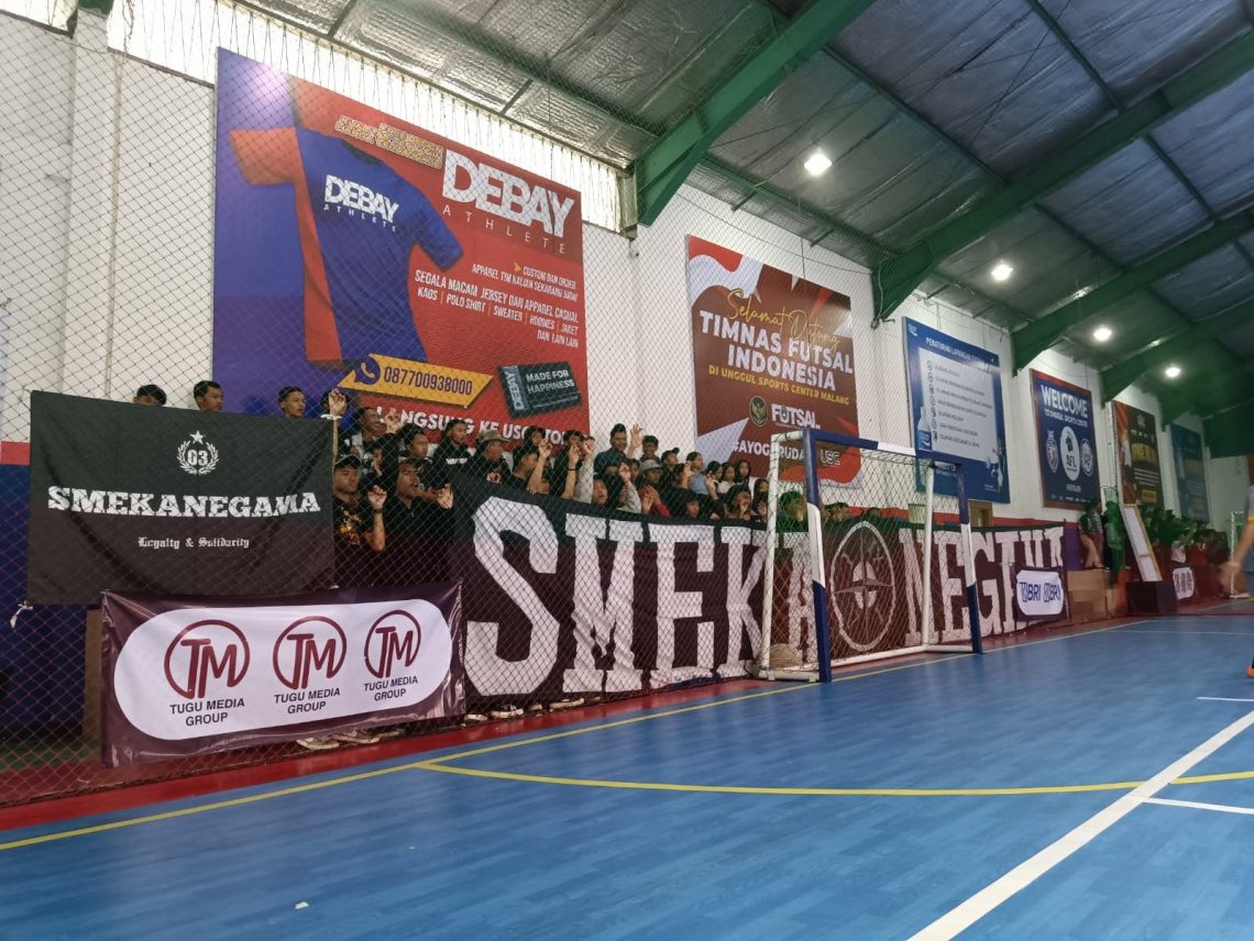 Persiapan Dadakan, Ratusan Suporter SMKN 3 Malang Tak Henti Bernyanyi Dukung Tim Kesayangan 1 SMKN 3 Malang.
