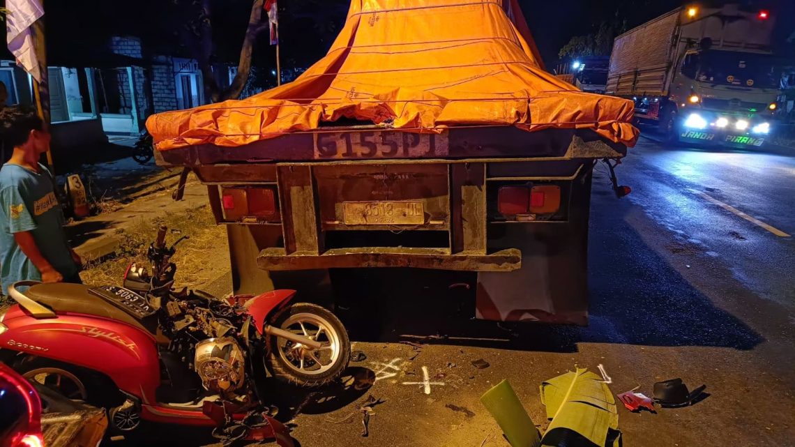 Tabrak truk.