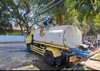 Penjual air bersih.