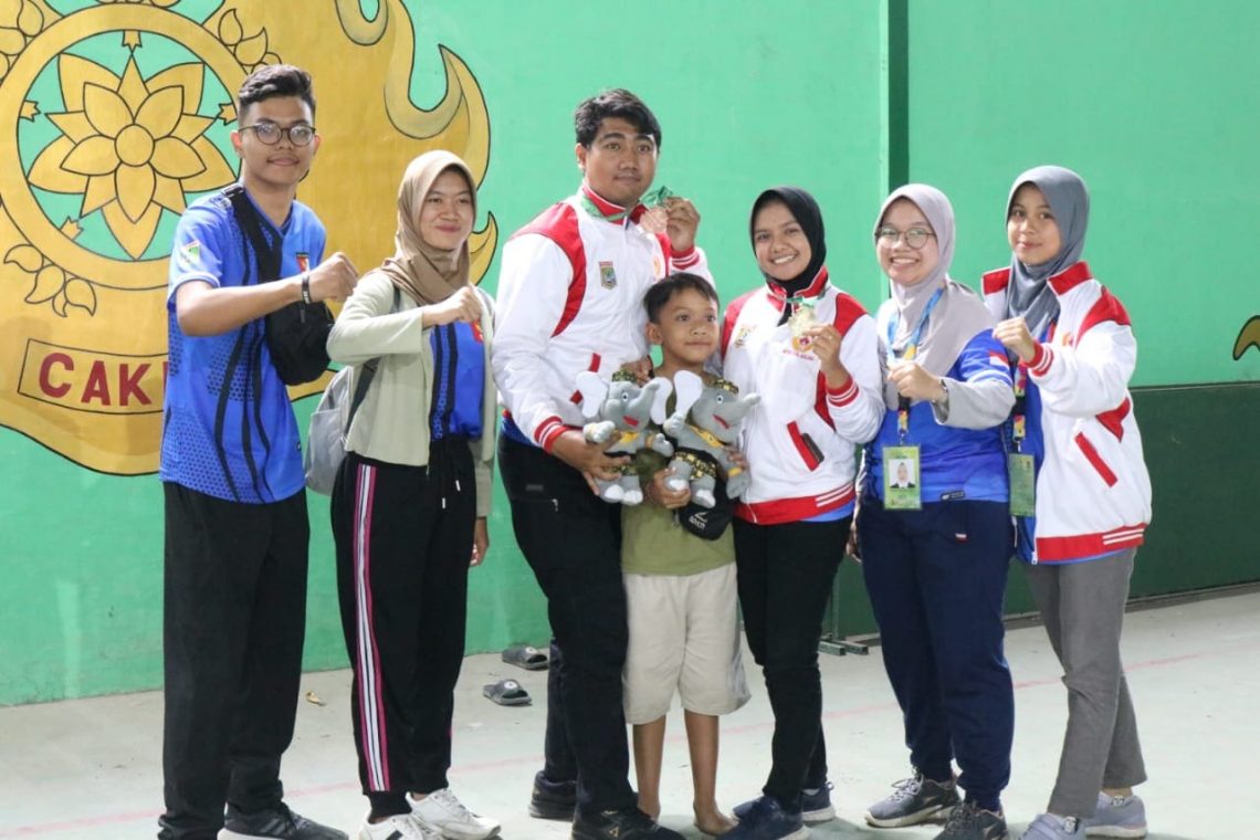 Menembak Kabupaten Mojokerto.