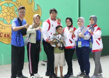 Menembak Kabupaten Mojokerto.