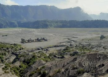 Jalur Wisata Bromo via Pasuruan Dibuka Kembali, Kebakaran Lahan di Penanjakan Padam 3 Jalur wisata Bromo.