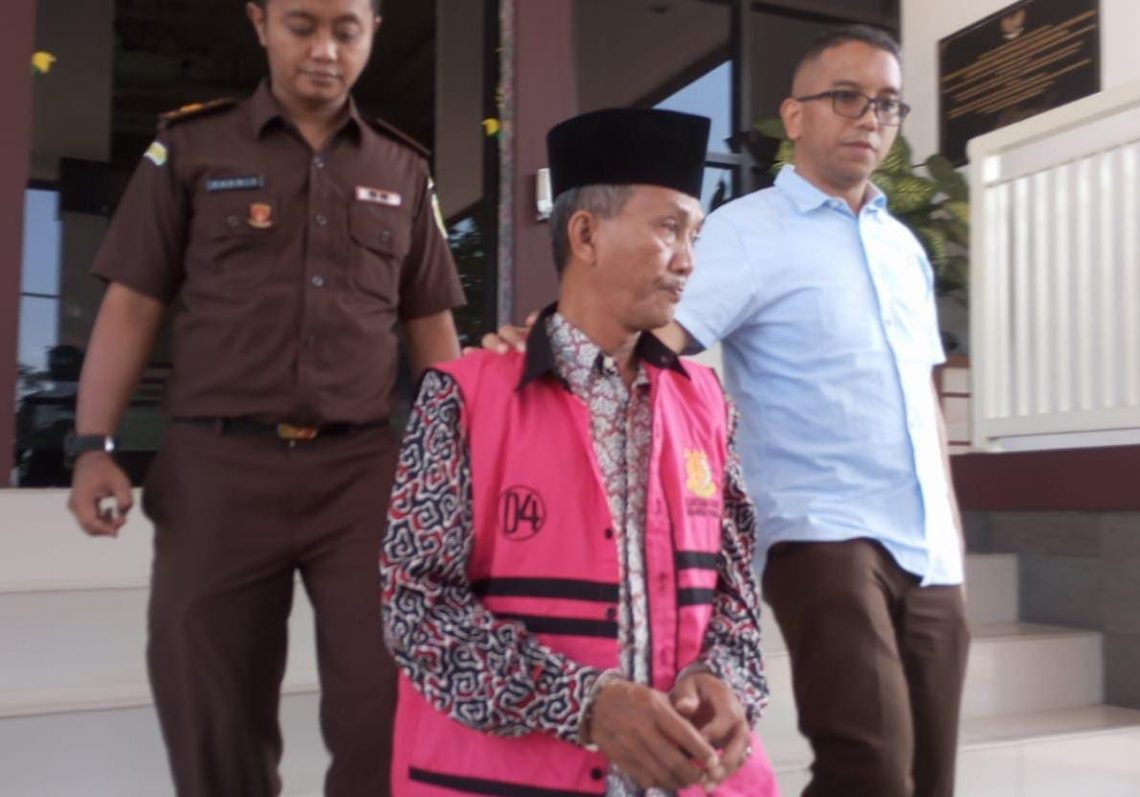Kades Keboncandi.