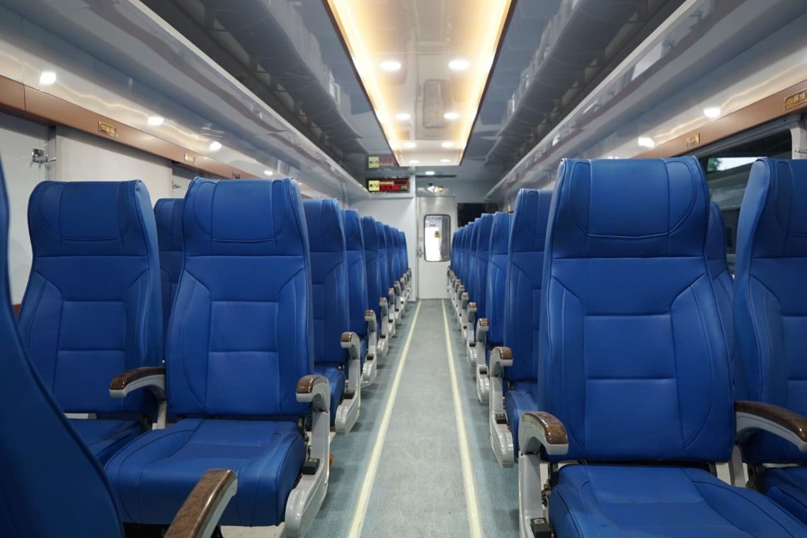 Model Baru Kereta Ekonomi KA Jayabaya Kualitas Premium, Simak Jadwal Keberangkatan Malang-Surabaya 1 Penampakan model kereta ekonomi New Generation KA Jayabaya. (Foto: Dok. Daop 8 Surabaya)