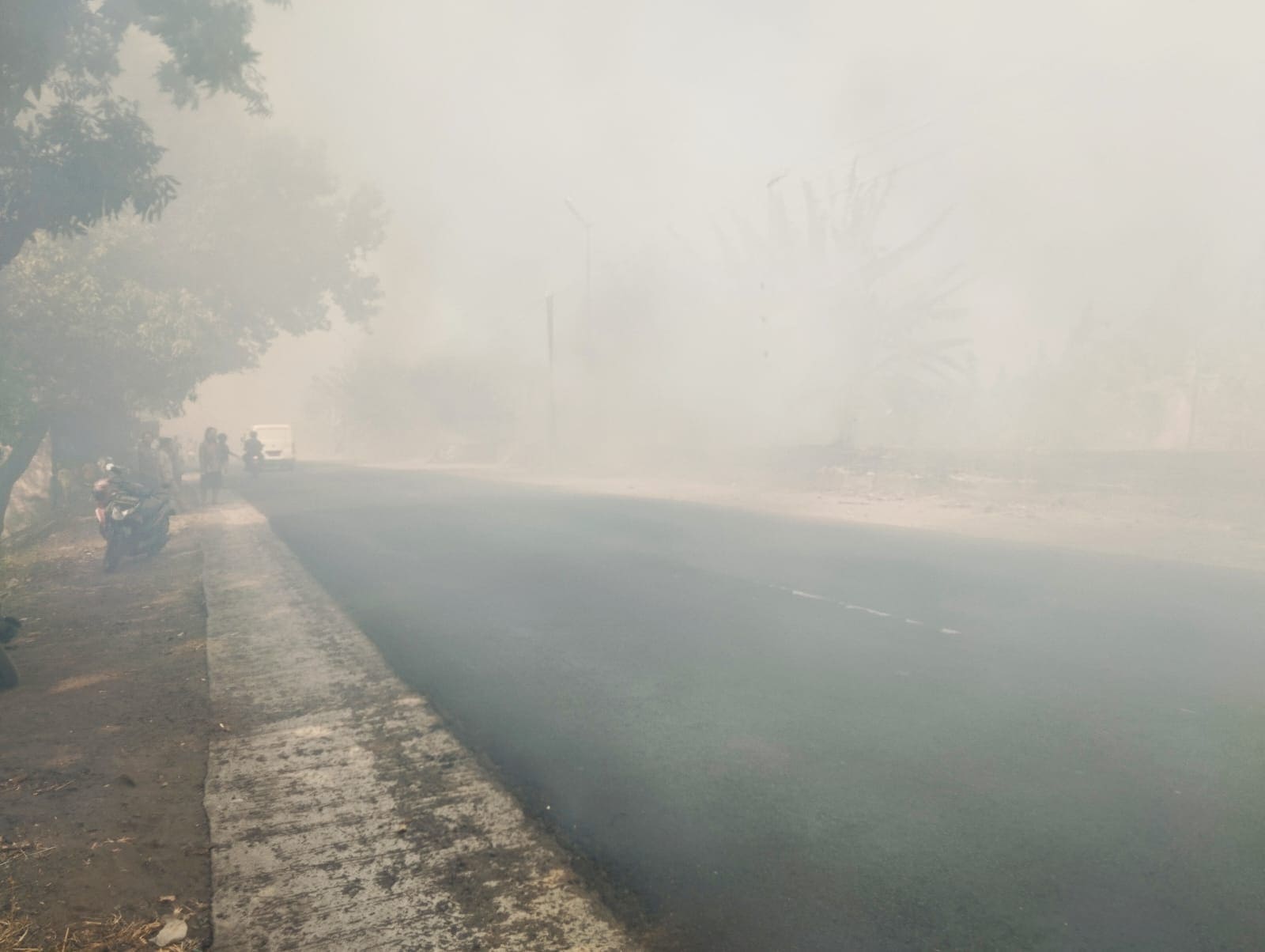 Asap tebal di Mojokerto.