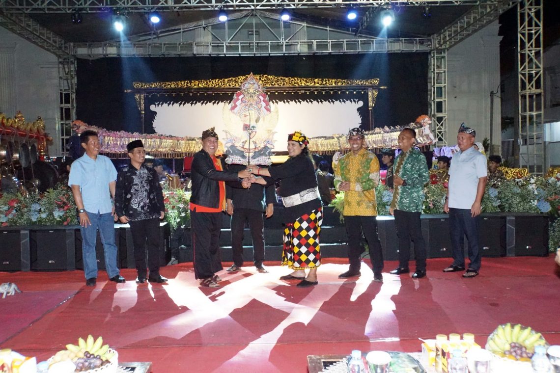 Falsafah Budaya Luhur dalam Lakon "Bimo Santri" di Semarak Wayangan MTQ Ke-XXX Tingkat Jatim di Kota Pasuruan 1 MTQ Ke-XXX.