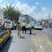 Bus Tentrem vs Truk Tronton.