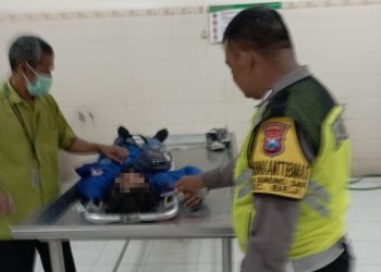 Truk tabrak lari.