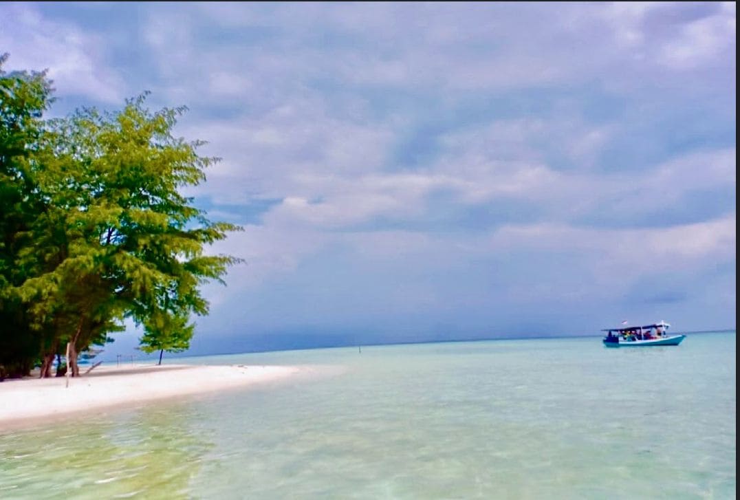 Pulau tercantik di Jawa Tengah.