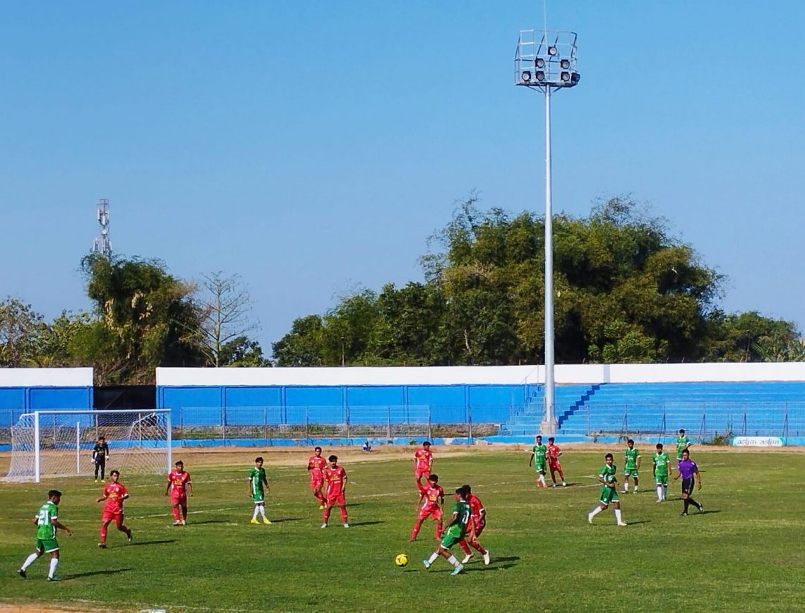 sepak bola tugu jatim