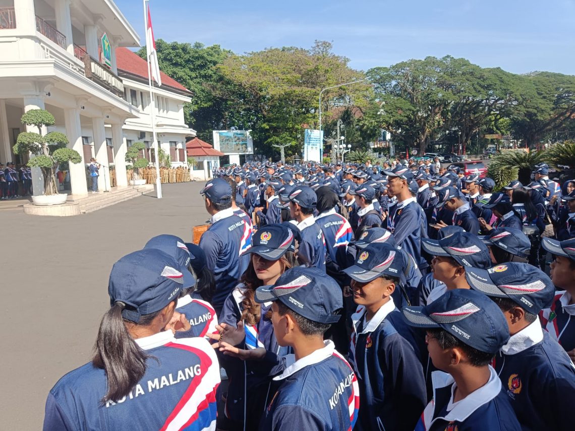 Kontingen Kota Malang saat persiapan pelepasan oleh Wali Kota Malang, Sutiaji, di Balai Kota Malang, pada Senin (04/09/2023). Foto: Yona Arianto/Tugu Jatim