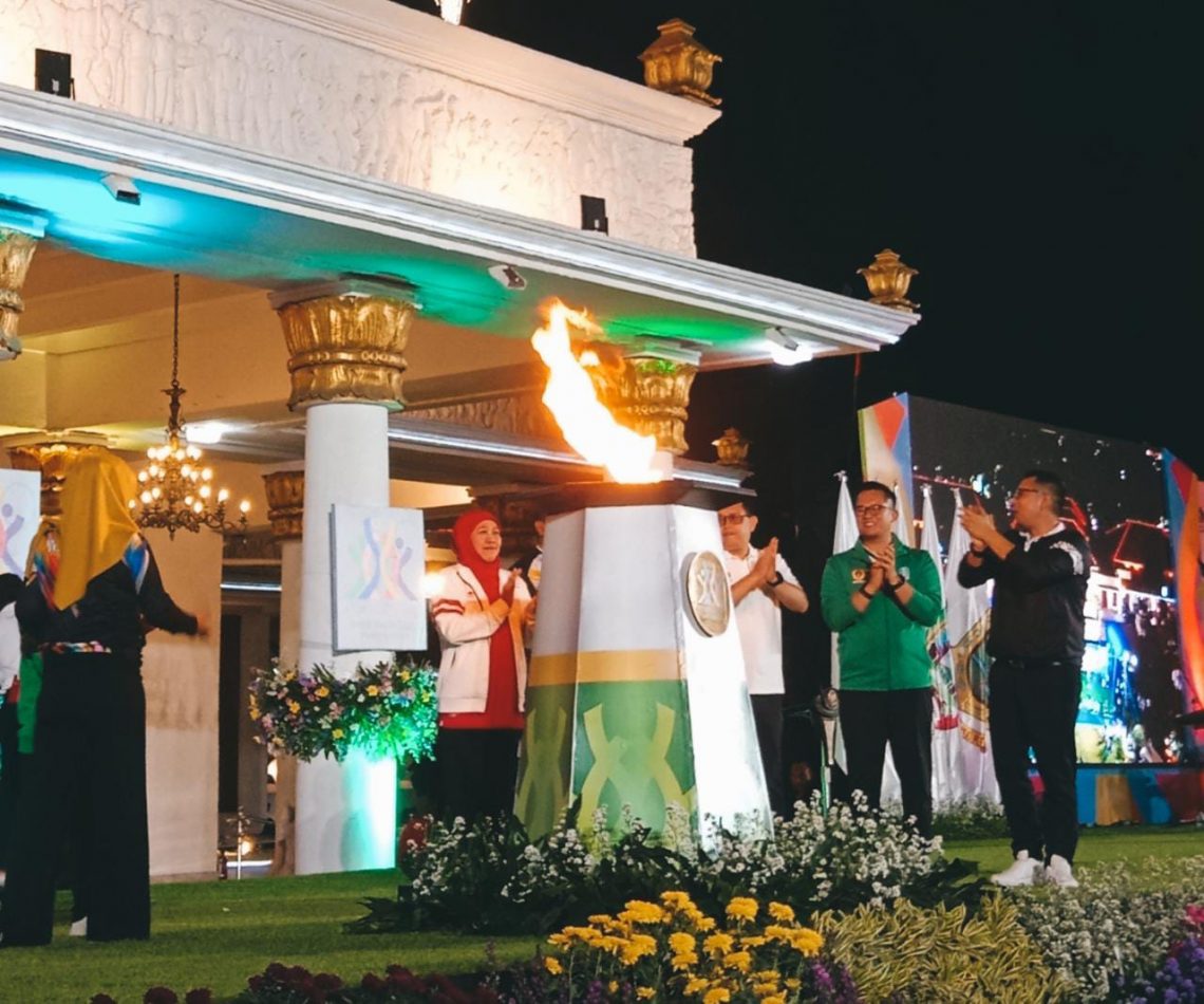 grahadi tugu jatim