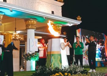 grahadi tugu jatim