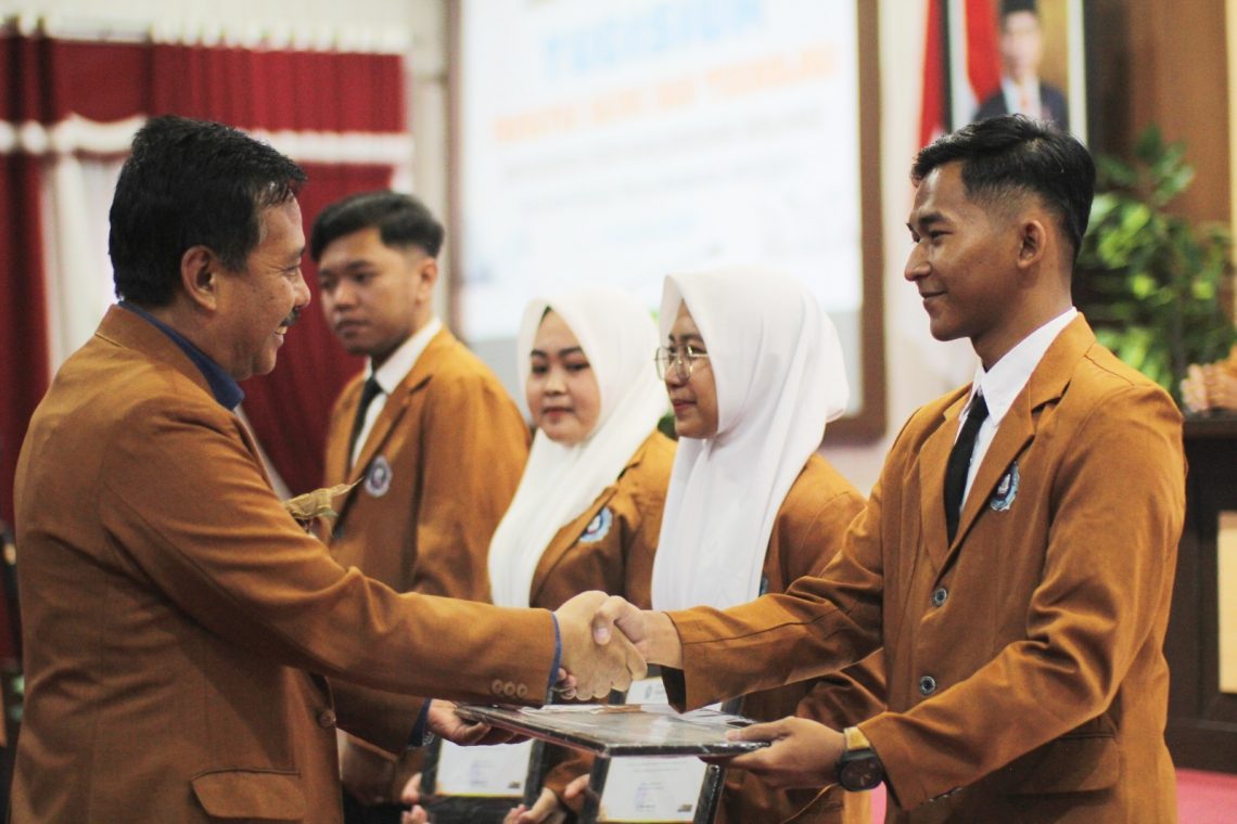 Yudisium Semester Genap Unikama, Dekan Fakultas Sains dan Teknologi Tekankan Pentingnya Prestasi dan Karakter 1 Suasana yudisium FST Unikama. Foto: dok Humas Unikama