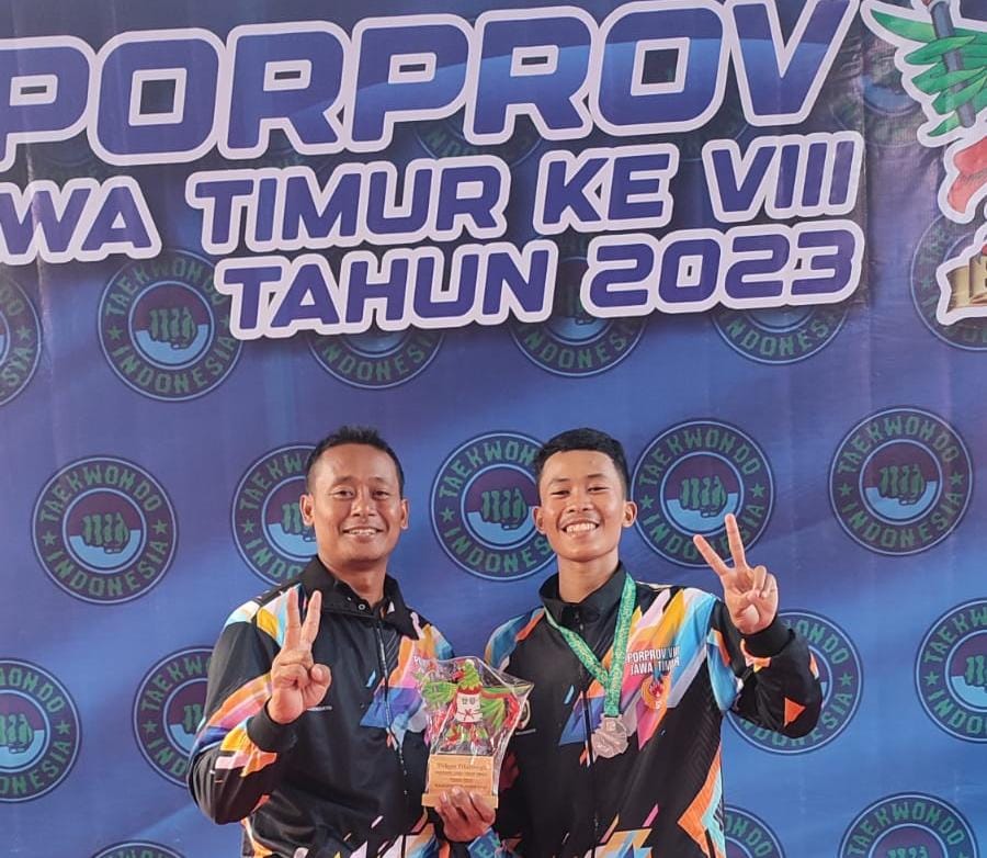 Cabor Taekwondo Sumbang Medali Pertama Untuk Kabupaten Mojokerto 1 Nurman Sholichan (kiri) dan Bayu Dwi Ramadhan (kanan). Foto: Official Team Taekwondo