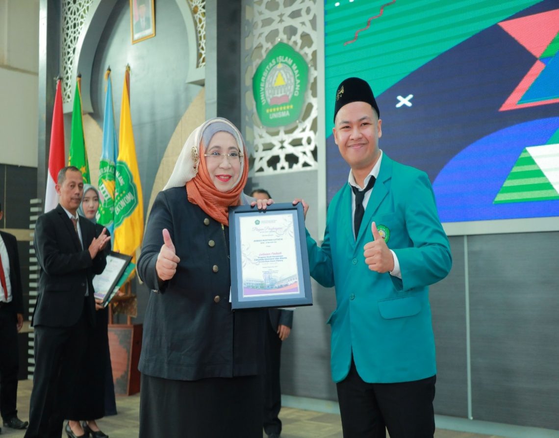 Suasana yudisium kelulusan mahasiswa program akhir FEB Unisma. Foto: dok FEB Unisma