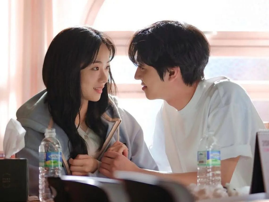 9 Rekomendasi Drama Korea yang Tayang September 2023 1 A Time Called You. Foto: Netflix