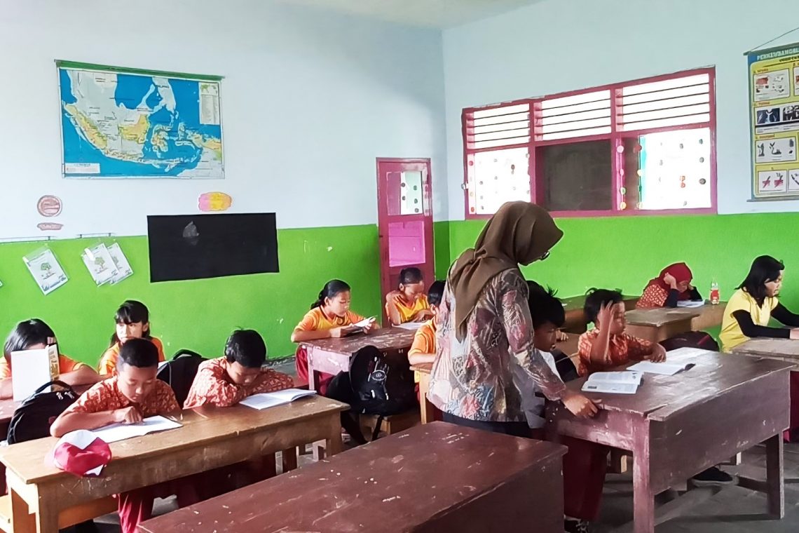 Program Saku Literasi Mahasiswa Unikama Tingkatkan Minat Baca Siswa SDN 3 Bambang Malang 1 unikama tugu jatim