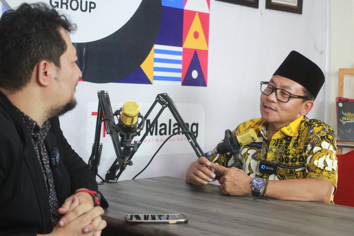 Sutiaji dalam podcast di Kantor Tugu Media Group. Foto: Rubianto/Tugu Jatim