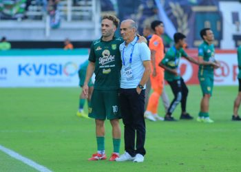Lawan Anaknya di Derbi Jatim, Pelatih Arema FC Ucapkan Terima Kasih Untuk Persebaya