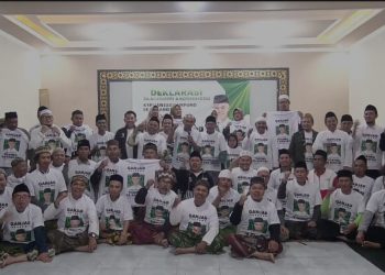 Puluhan Kiai dan Ustaz Kampung Se-Malang Raya Deklarasi Dukung Ganjar Pranowo Jadi Presiden RI 1 Puluhan Kiai dan Ustaz Kampung Se-Malang Raya Deklarasi Dukung Ganjar Pranowo Jadi Presiden RI