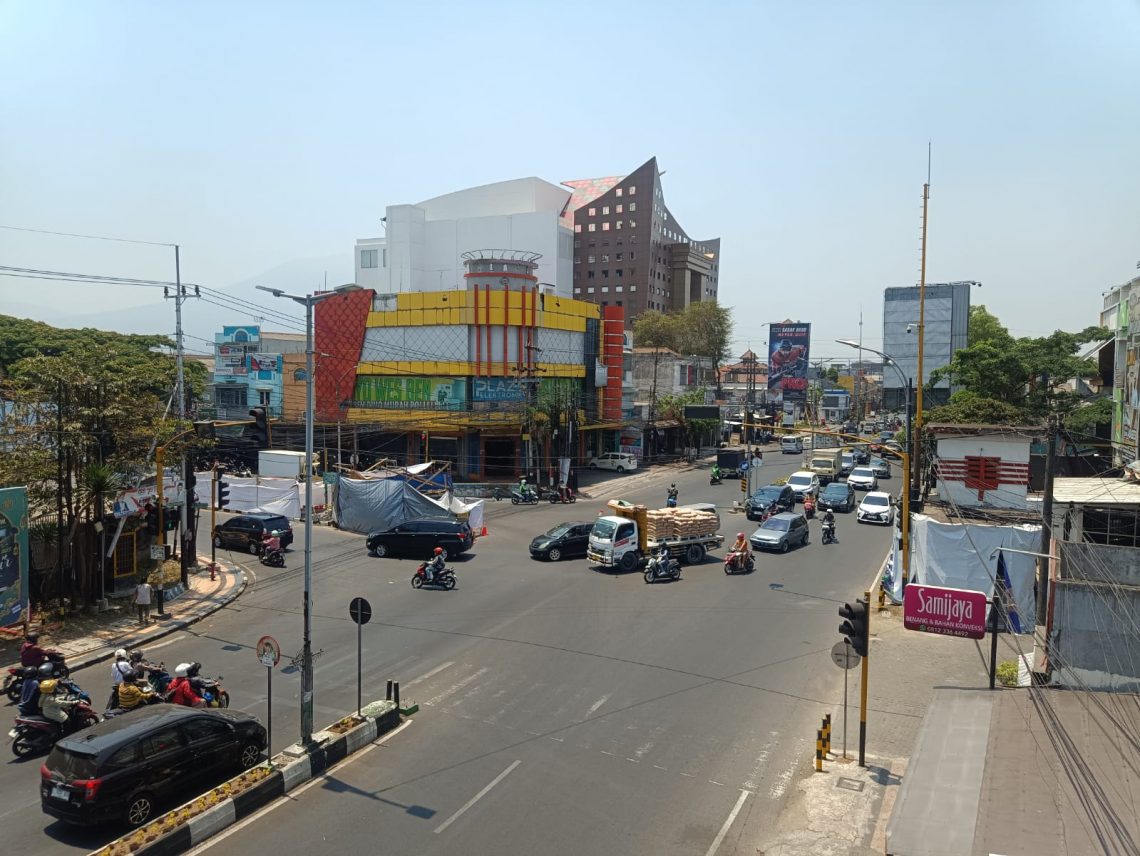 Arus lalu lintas di Simpang 3 Sabilillah Blimbing, Kota Malang,yang akan dipasang kamera ETLE. Foto: Yona Arianto/Tugu Jatim