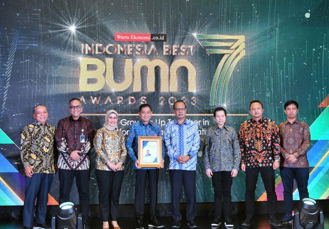 Fokus Dukung Perekonomian Indonesia, Pegadaian Raih Penghargaan Indonesia Best BUMN Awards 2023 1 PT Pegadaian meraih penghargaan Indonesia Best BUMN Awards 2023 Kategori Best SOE 2023 with Top Financial Performance & Fostering Community-Based Economic Development. Foto: dok PT Pegadaian