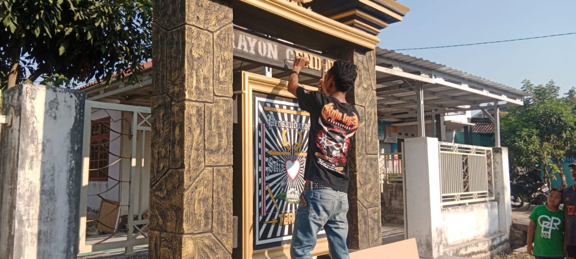 Kondisi setelah tugu PSHT Rayon Cendoro berubah menjadi monumen Pancasila. Foto: dok Polsek Palang