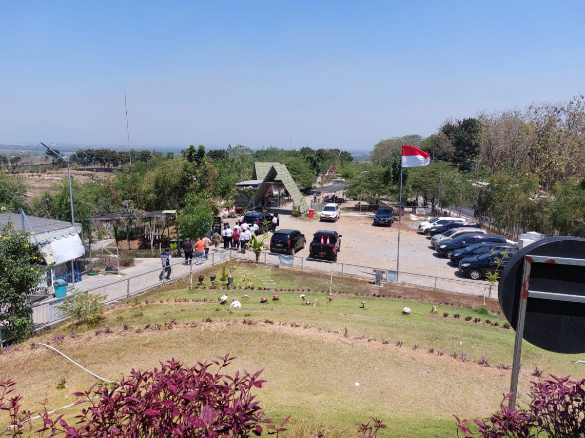 Wisata Bukit Kayoe Putih.