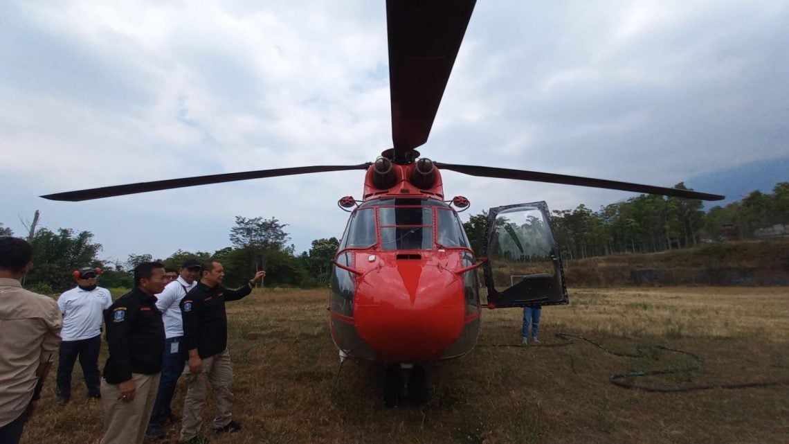 Helikopter waterbombing.