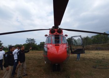 Helikopter waterbombing.