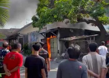 Kios di Tuban.