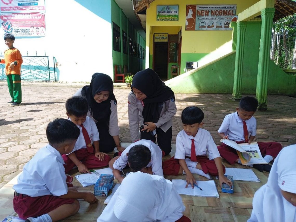 Mahasiswa PGSD Unikama.