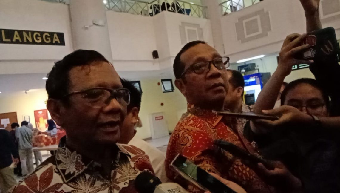 Kuliah Umum di Unair, Mahfud MD Ogah Tanggapi Masuk Bursa Bacawapres Ganjar Pranowo 1 Mahfud MD.