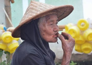 Tradisi menginang.