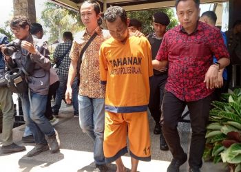 Tersangka pembunuhan.