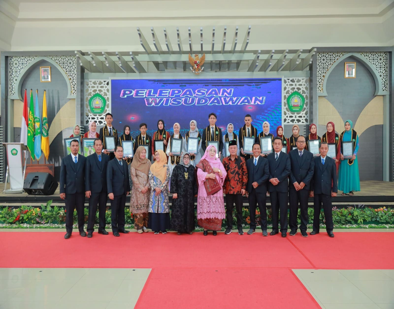 Tuai Prestasi Moncer, Profil Wisudawan Terbaik FEB Unisma yang Go International 3 Profil wisudawan FEB Unisma terbaik.