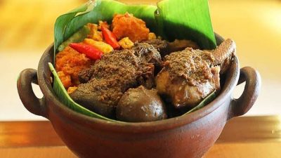 Wisata kuliner gudeg.