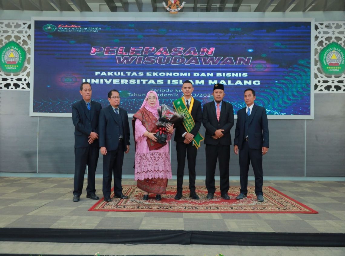 Tuai Prestasi Moncer, Profil Wisudawan Terbaik FEB Unisma yang Go International 1 Wisudawan Terbaik FEB Unisma.