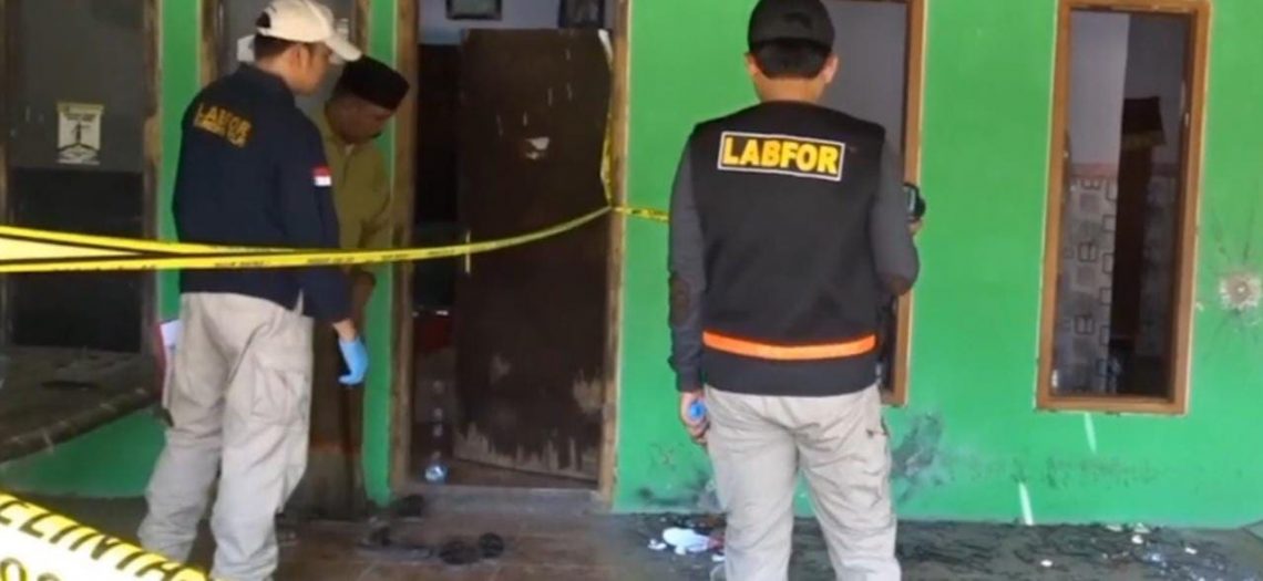 Polisi Sulit Ungkap Pelempar Bondet Ke-2 Rumah Panitia Pilkades Pasuruan, Minim Saksi dan CCTV Buram 1 Pelempar bondet.