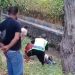 Aneh! Motor Matik tanpa Pemilik Tergeletak di Sungai Kecil Depan Kantor Kir Wonorejo Pasuruan 8 Motor matik.